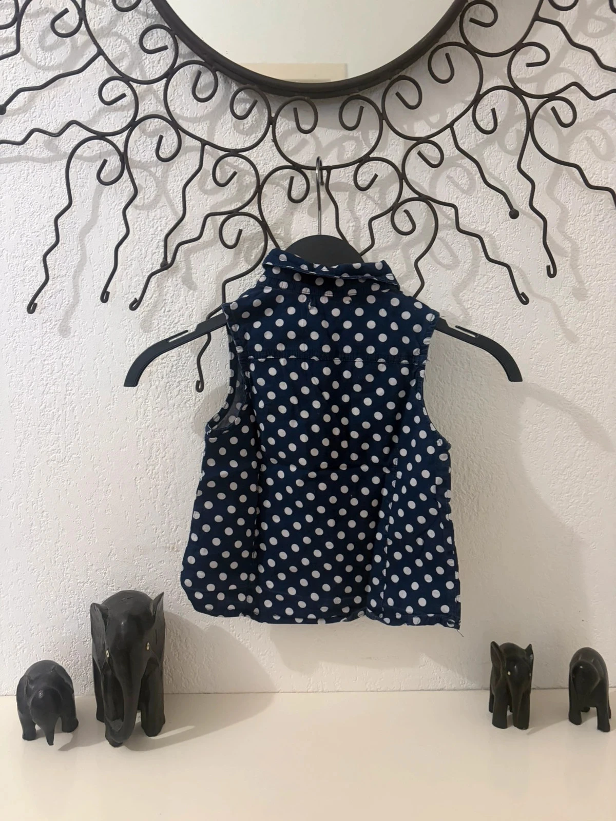Denim blouse zonder mouwen met witte stippen meisje geschatte maat 2 jaar – photo 4